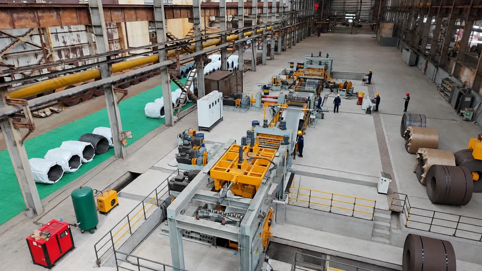 Cut to length line pelat hot rolled 30 mm × 2200 mm — foto asli XIONGJIN