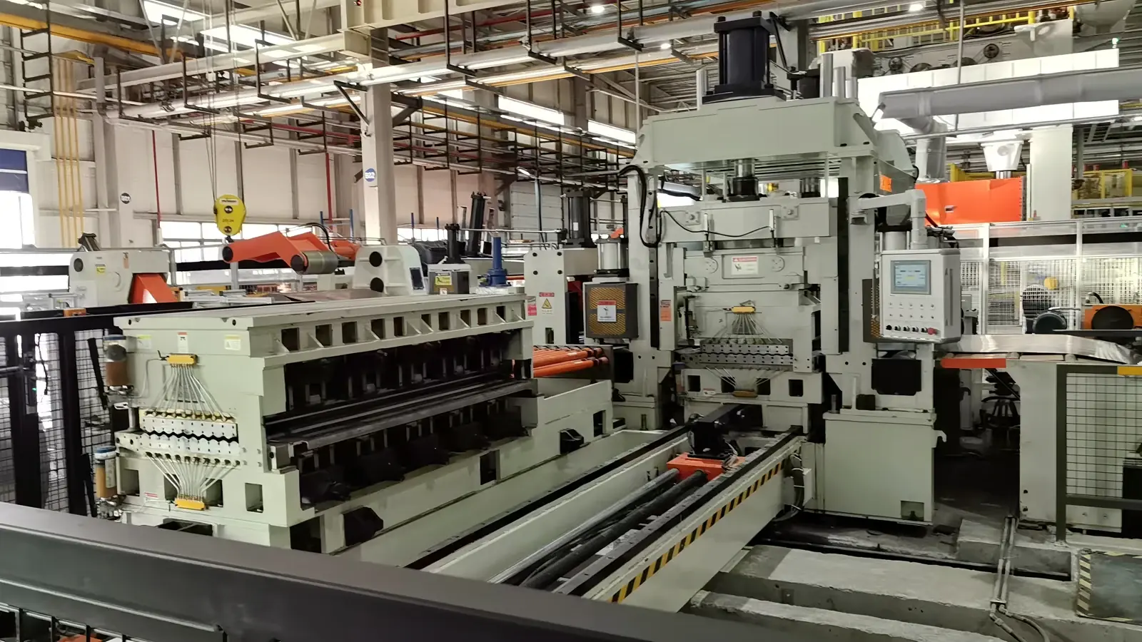 Mesin leveler drawer-type quick roll change — foto asli XIONGJIN